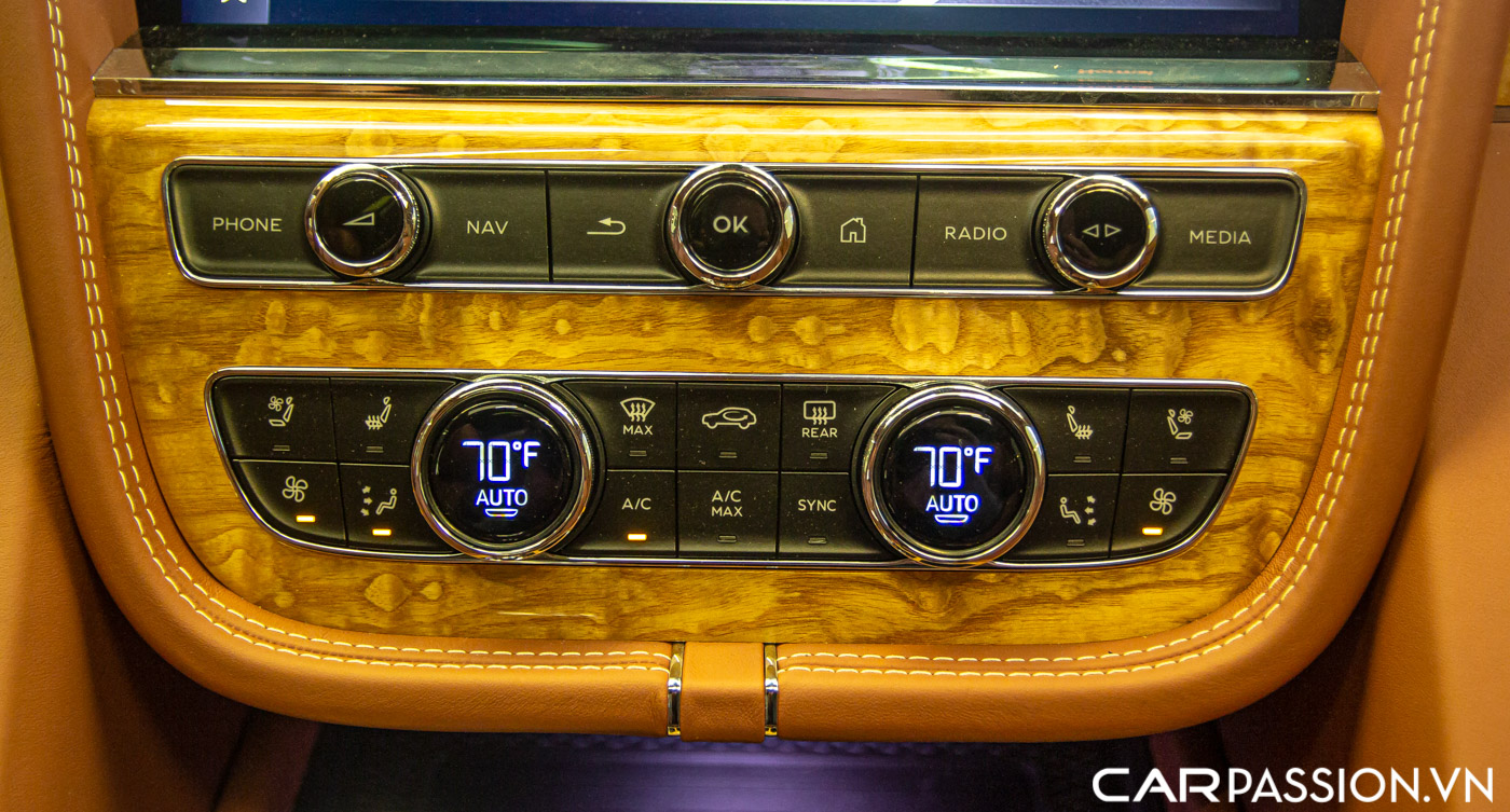 Bentley Bentayga Facelift (31).JPG