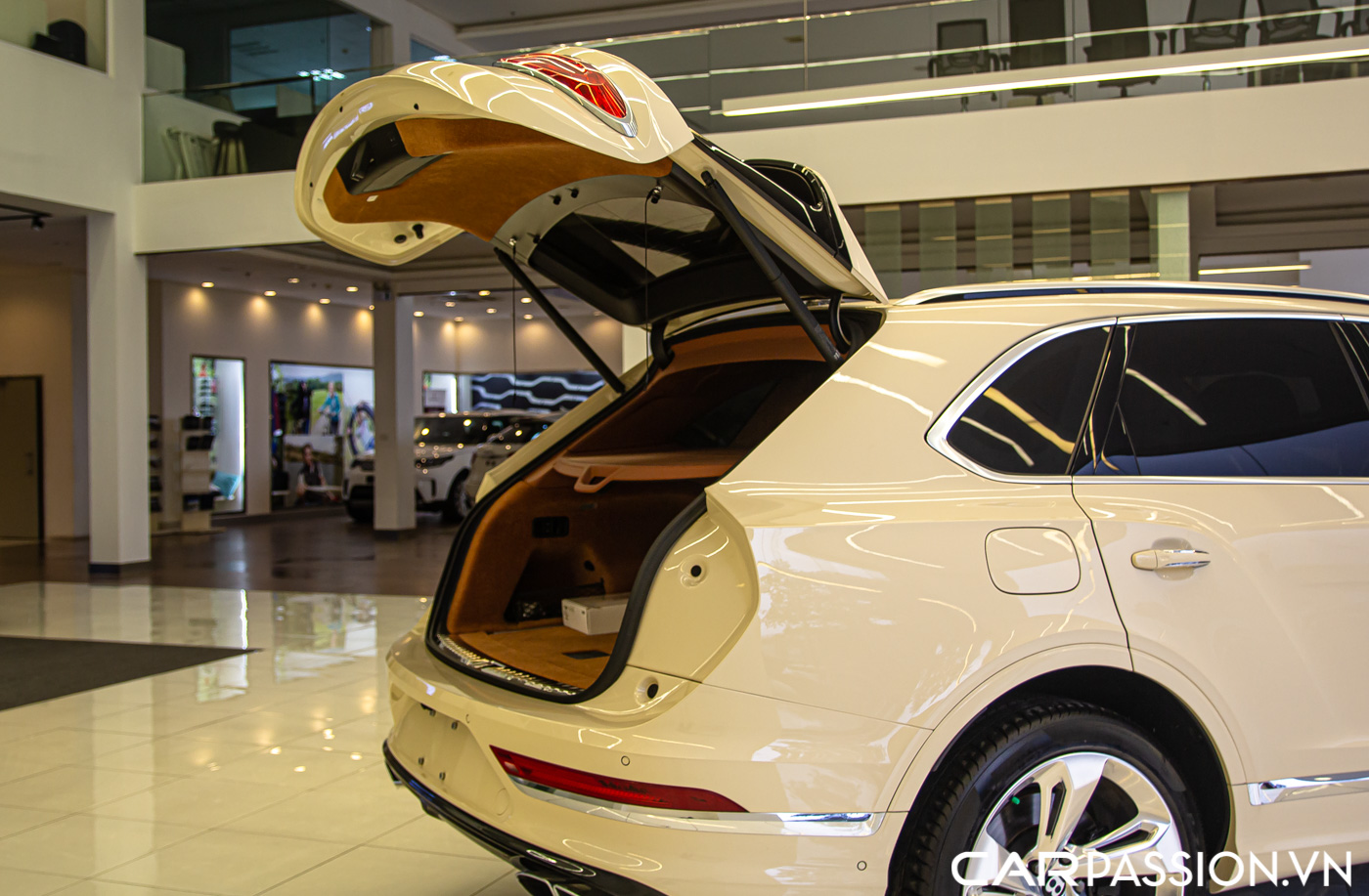 Bentley Bentayga Facelift (42).JPG