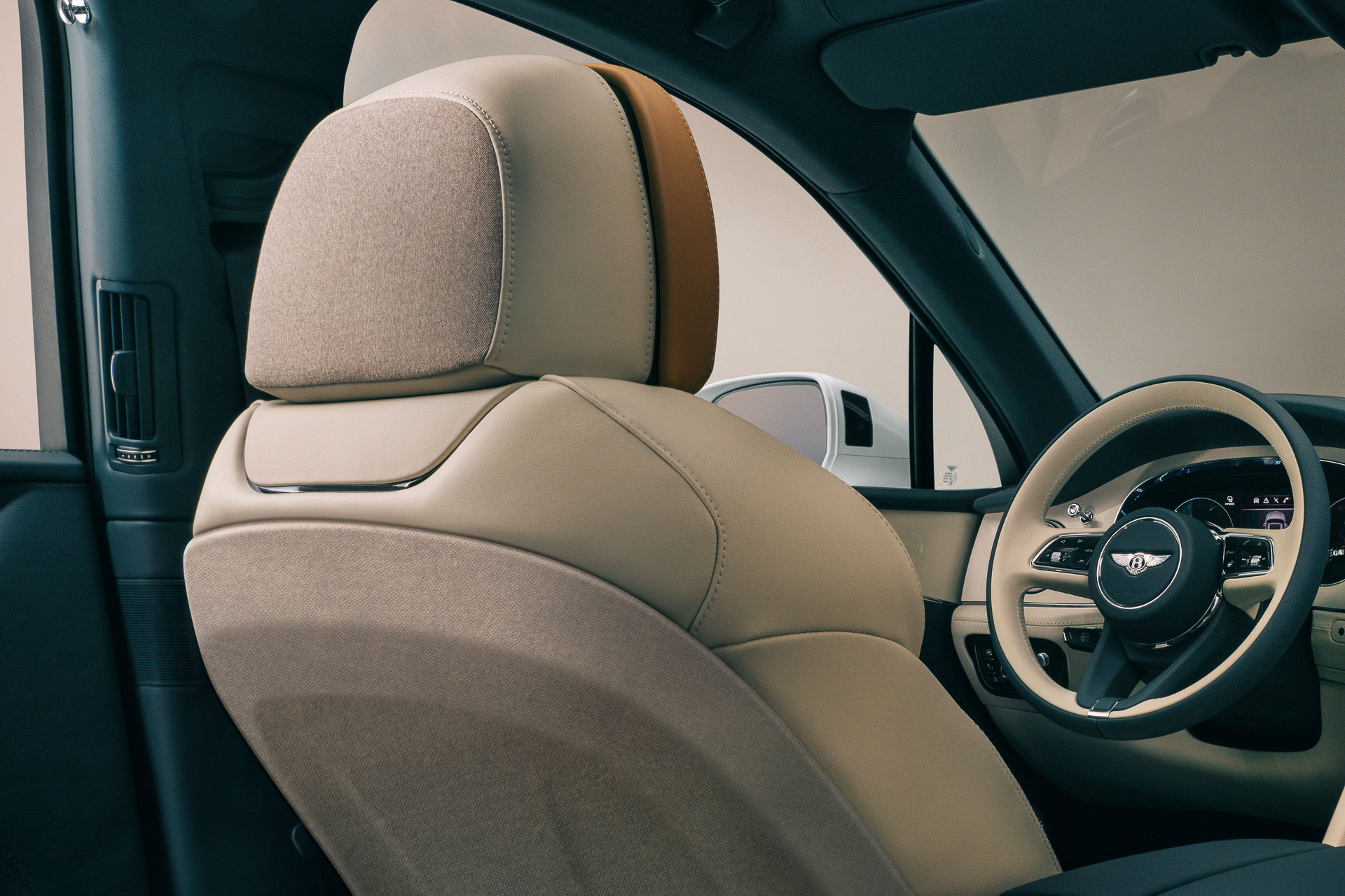 Bentley Bentayga Odyssean Edition (11).JPG