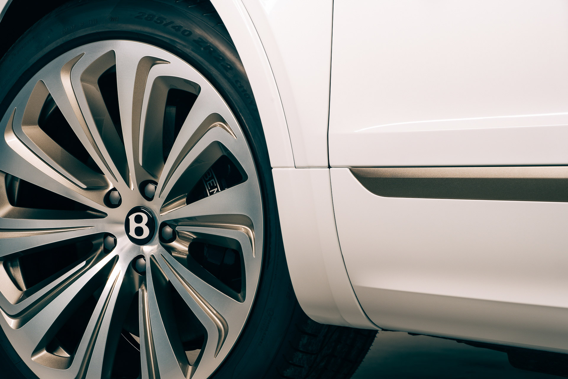 Bentley Bentayga Odyssean Edition (12).JPG