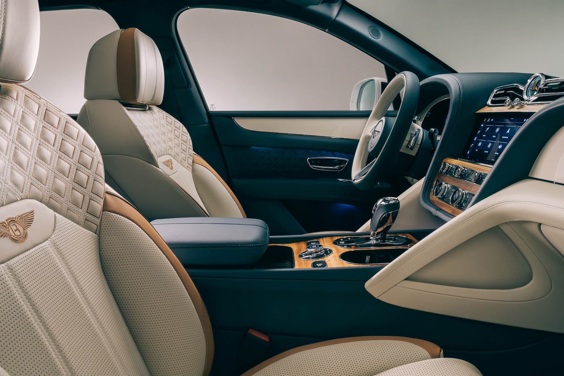 Bentley Bentayga Odyssean Edition (2).JPG