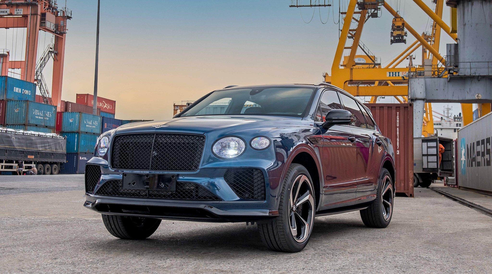 BENTLEY Bentayga S (7).jpg