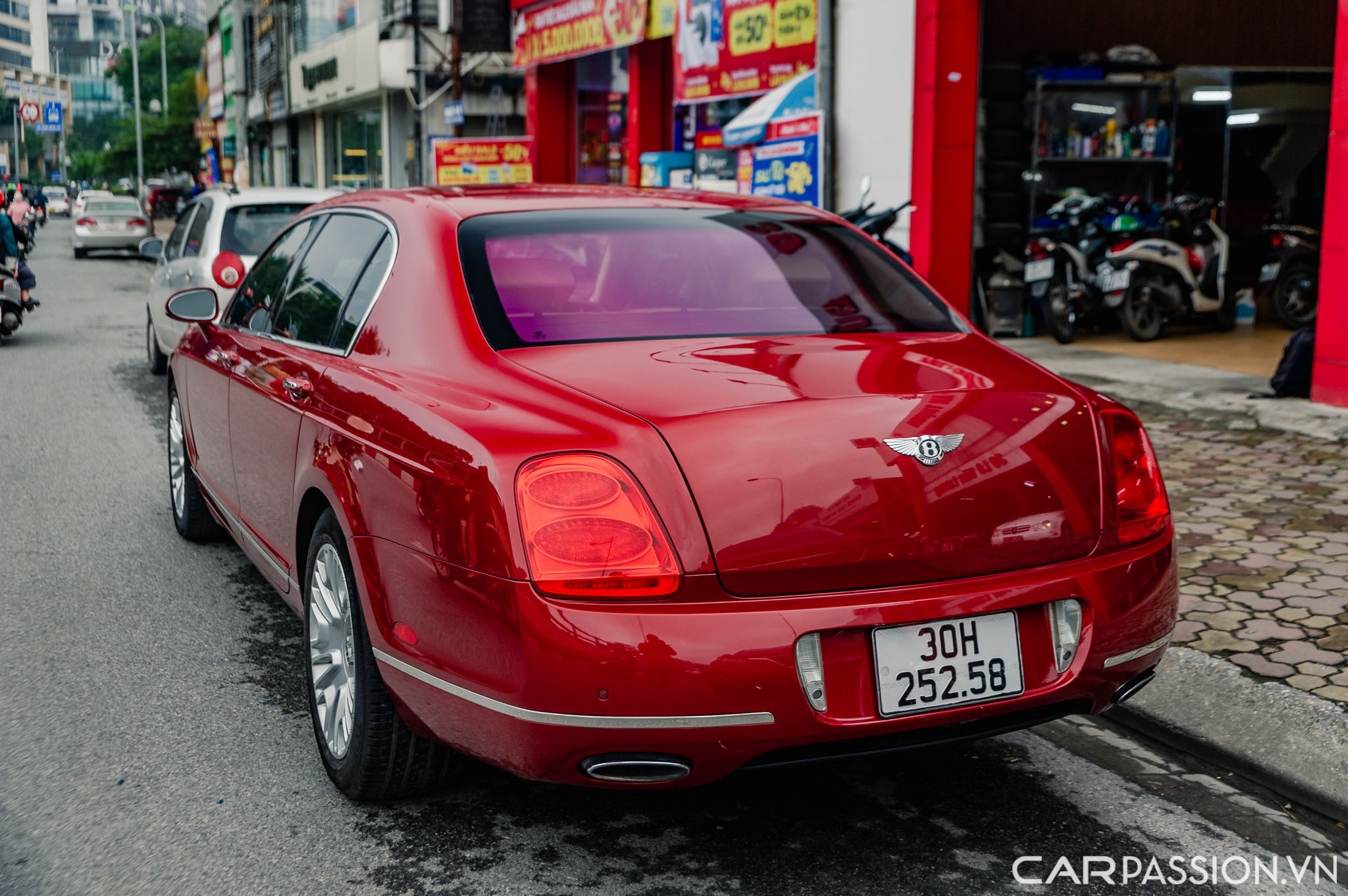 Bentley Continental Flying Spur (14).jpg