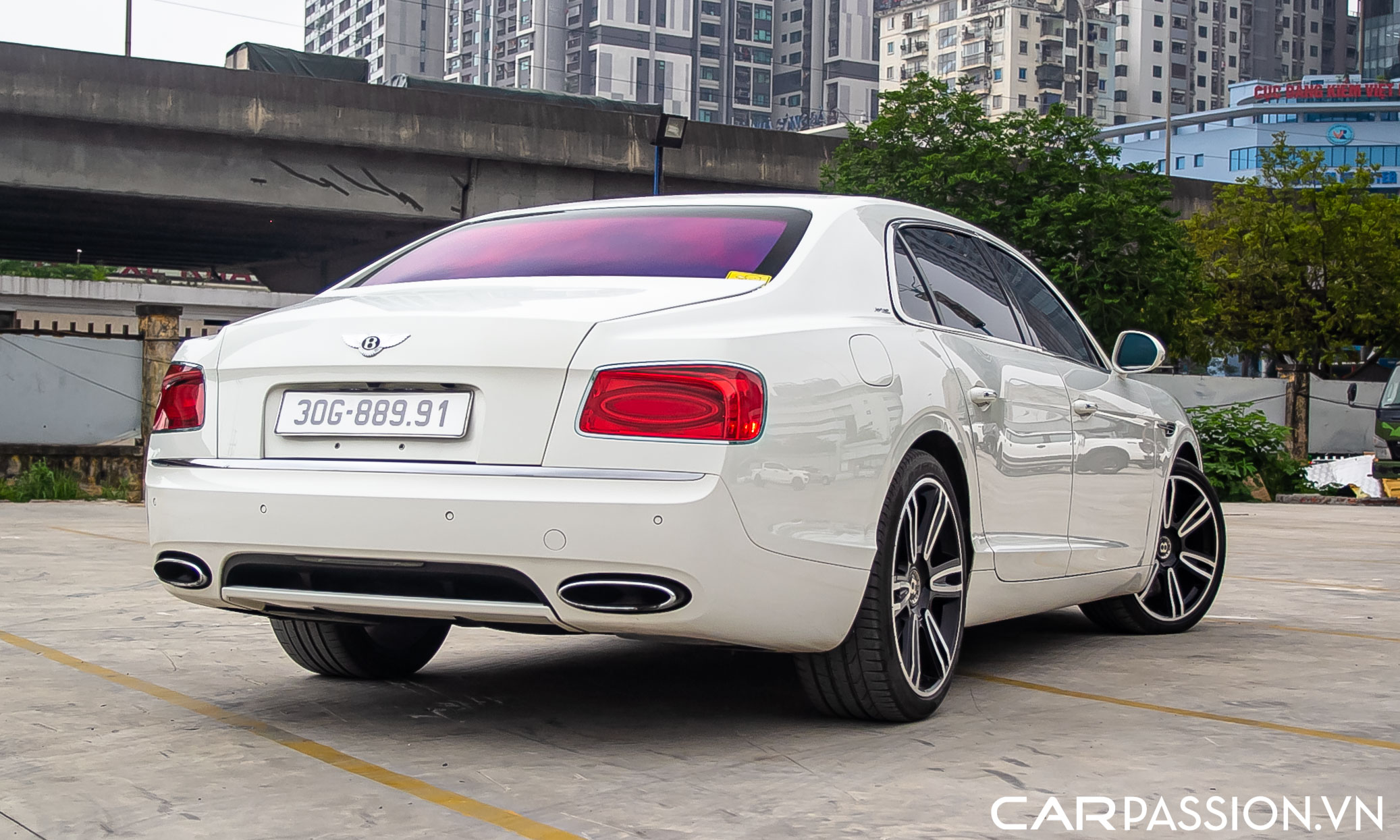 Bentley Continental Flying Spur (15).JPG