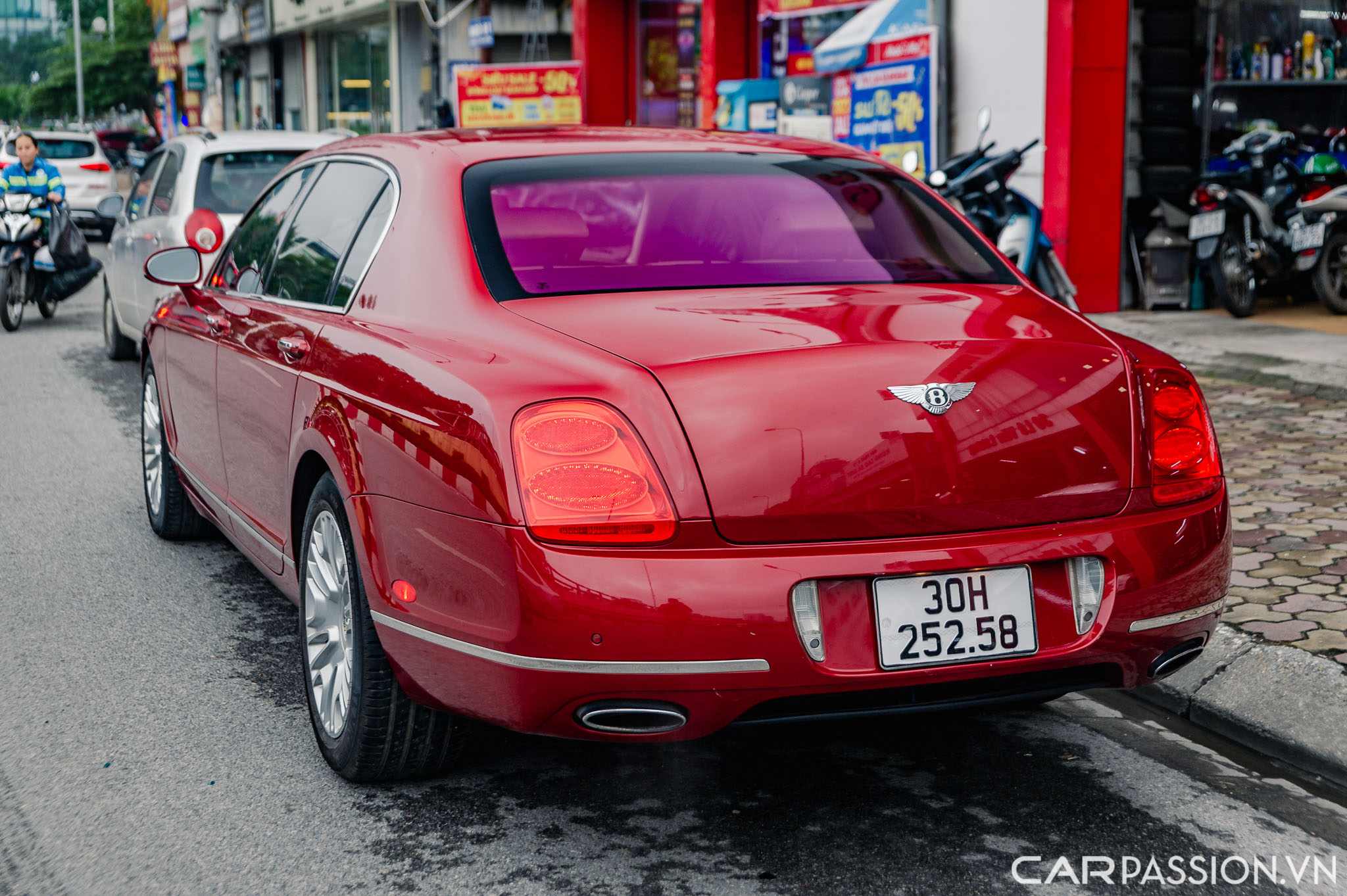 Bentley Continental Flying Spur (24).jpg