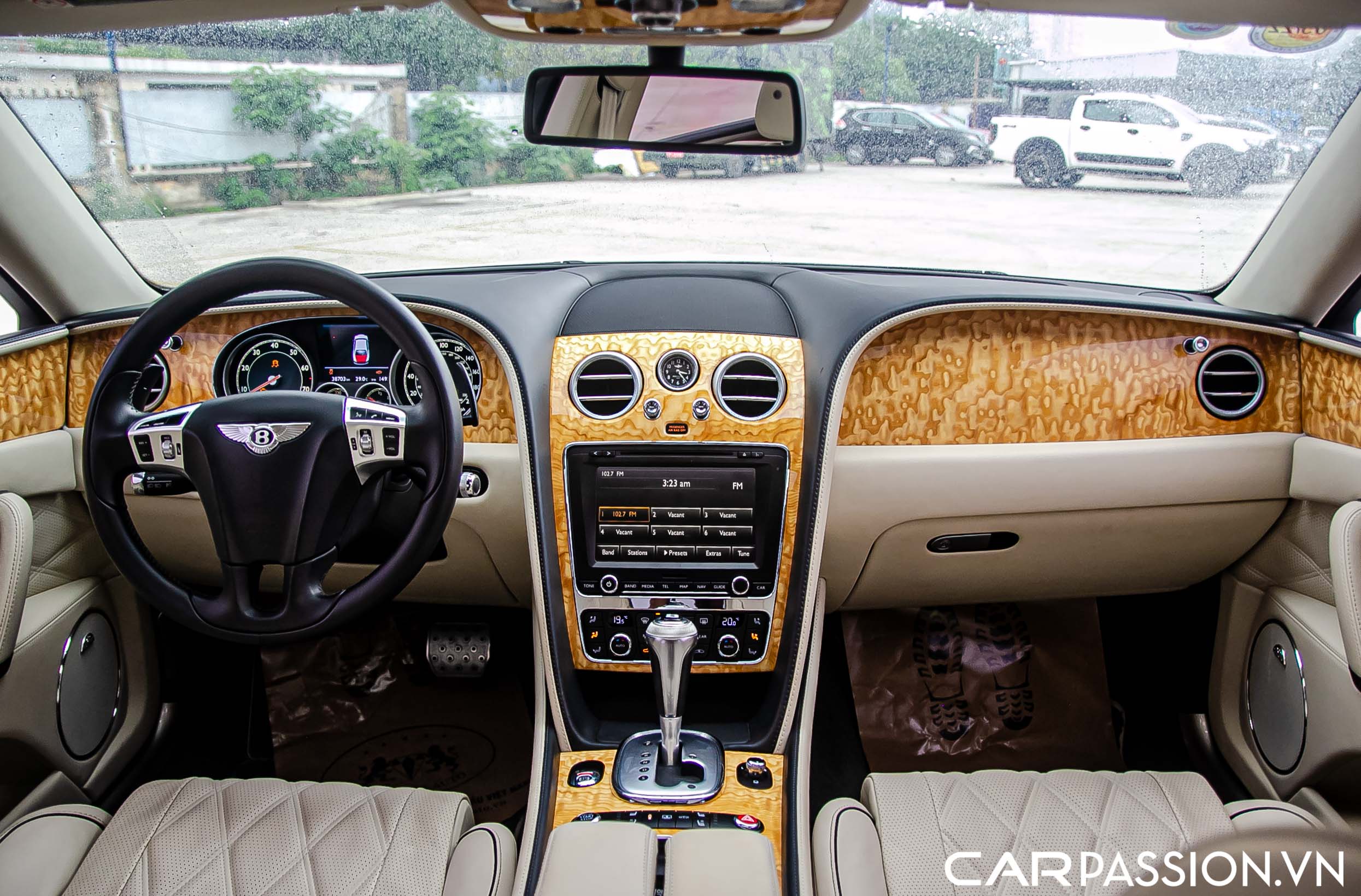 Bentley Continental Flying Spur (58).JPG