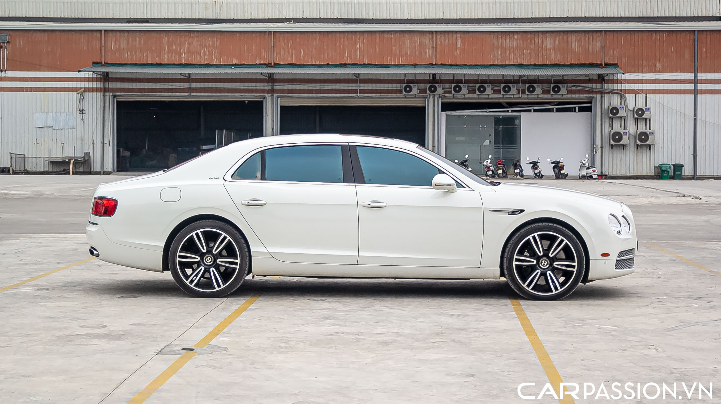 Bentley Continental Flying Spur (63).JPG