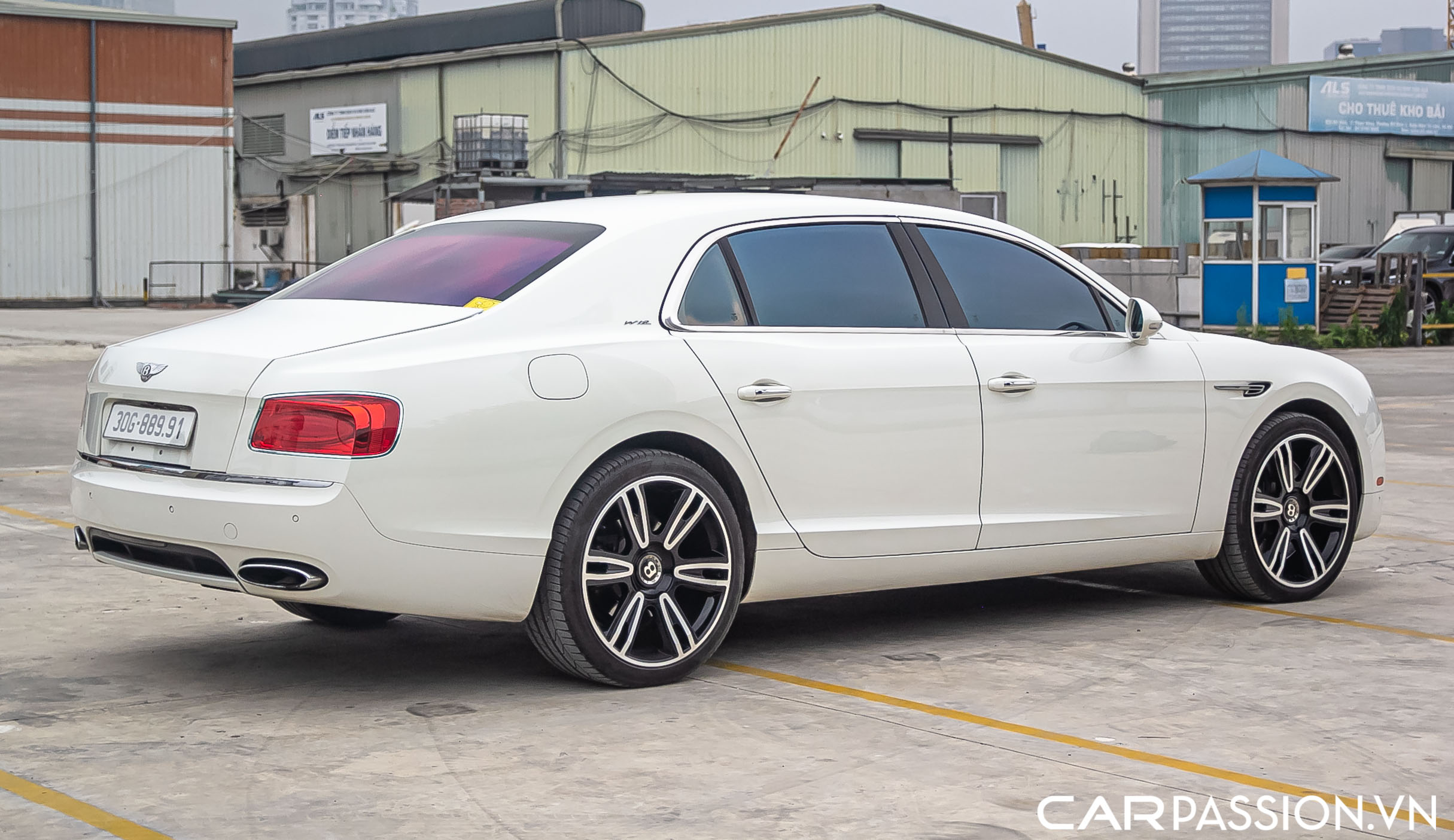 Bentley Continental Flying Spur (66).JPG