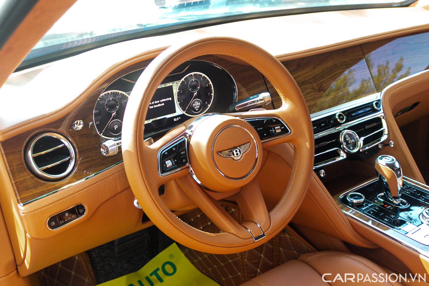 Bentley Flying Spur V8 (10).JPG