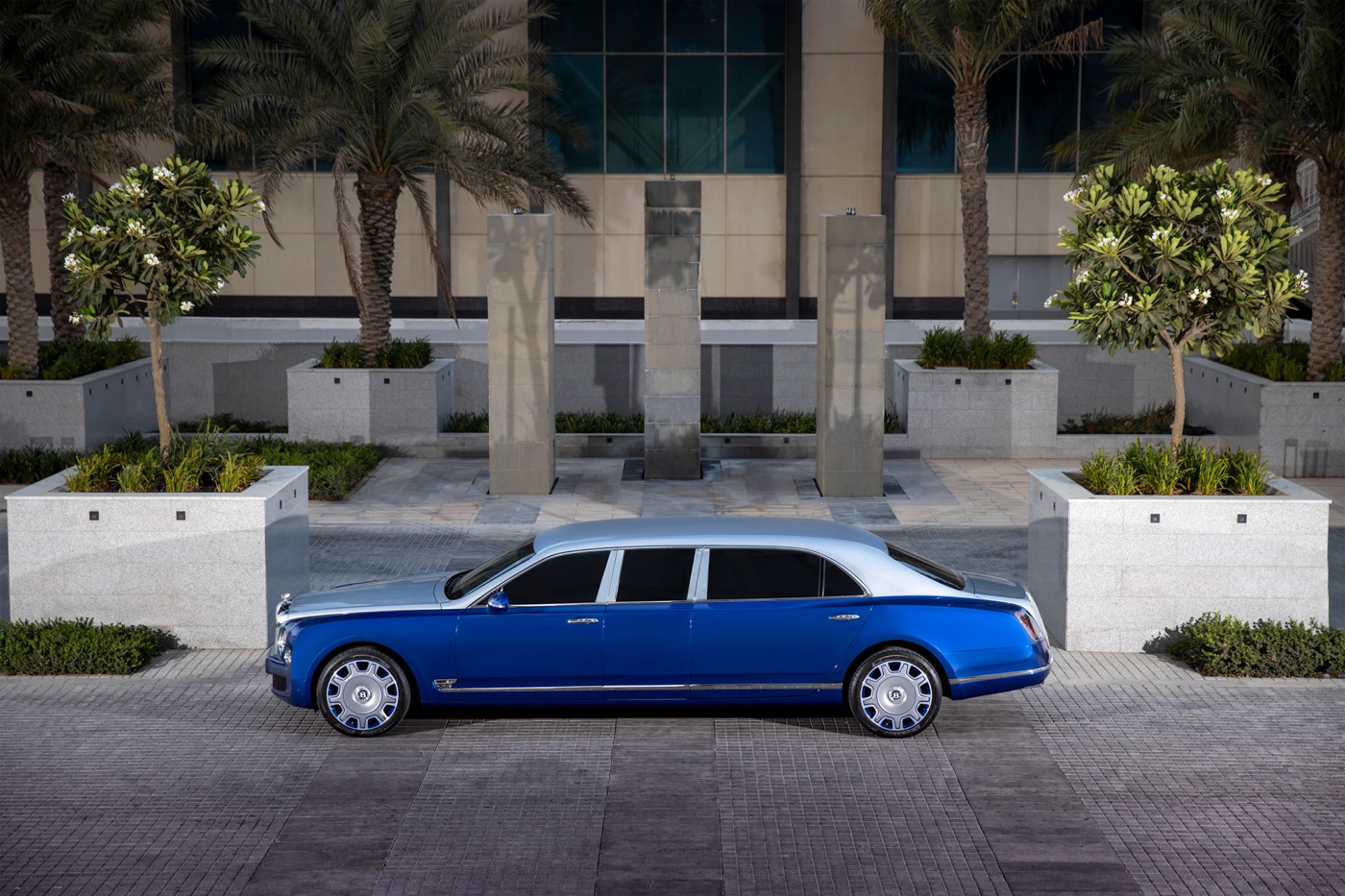 Bentley Mulsanne Grand Limousine Mulliner (7).JPG