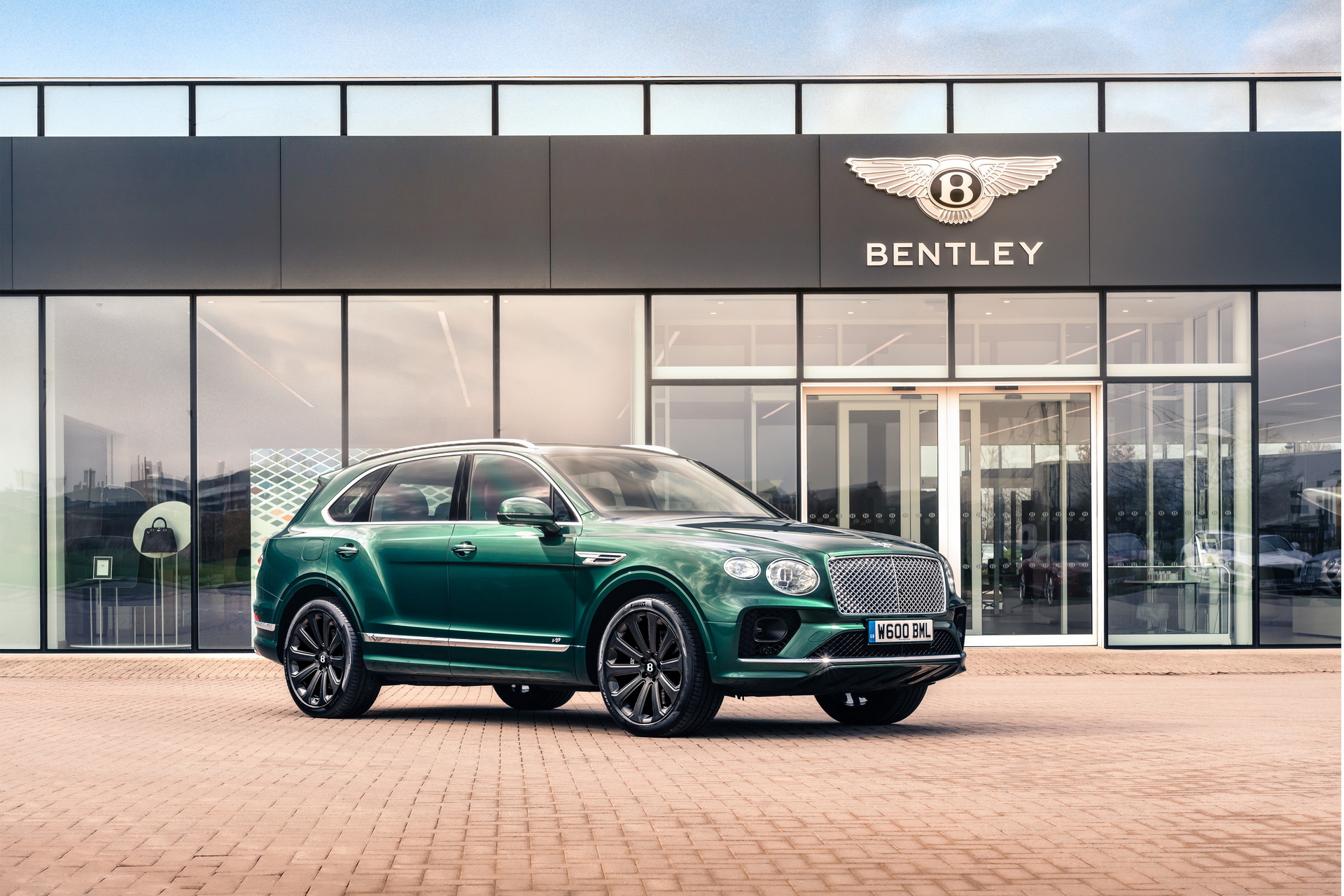 Bentley-ra-mắt-mâm-xe-bằng-sợi-carbon-cho-Bentayga (4).jpg