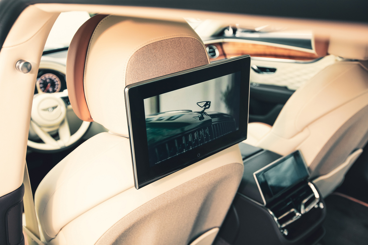 Bentley Rear Entertaiment System (1).JPG
