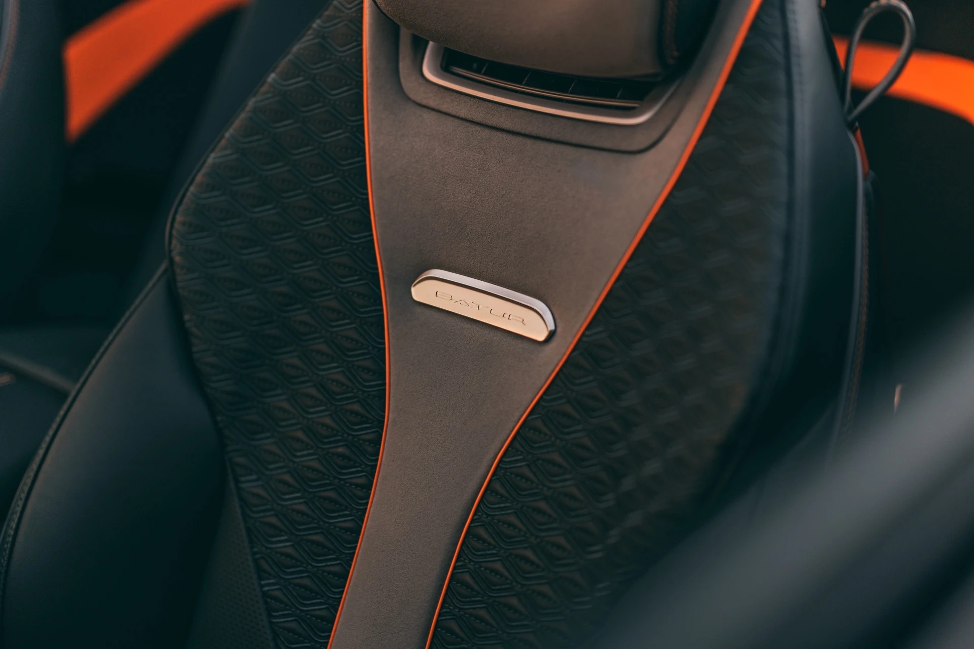 Bentley_Batur_Convertible_Debut_14.jpg