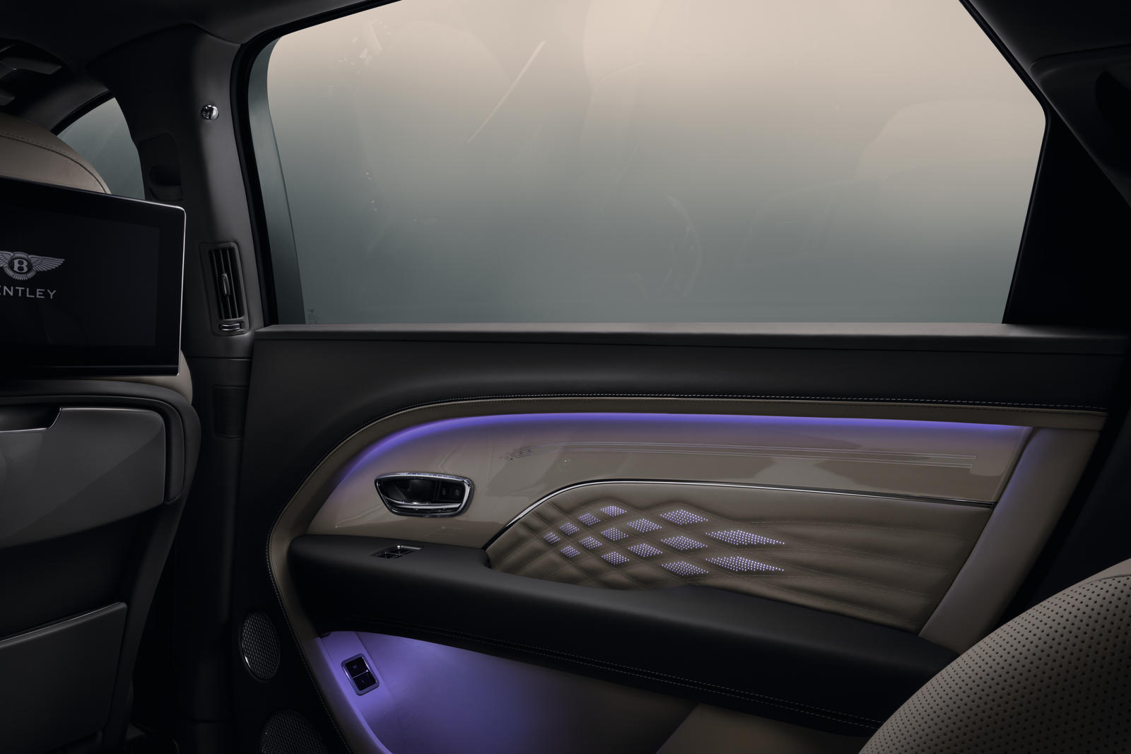 bentley_bentayga_ewb_vn_2022-01.jpg