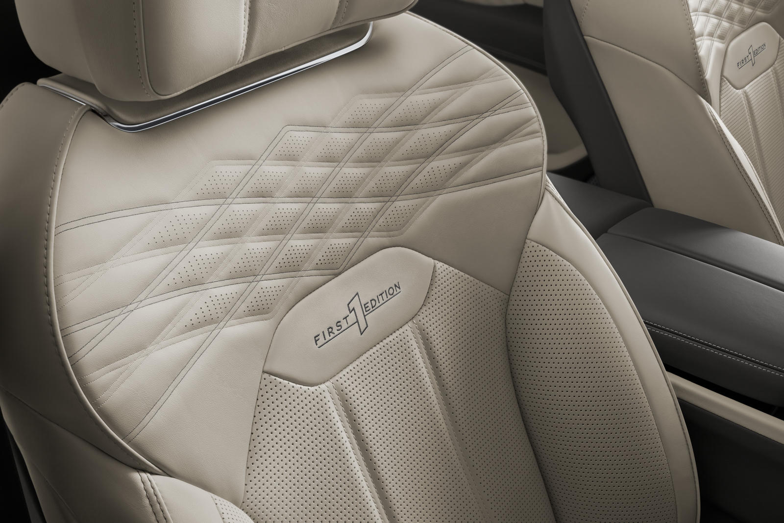 bentley_bentayga_ewb_vn_2022-03.jpg