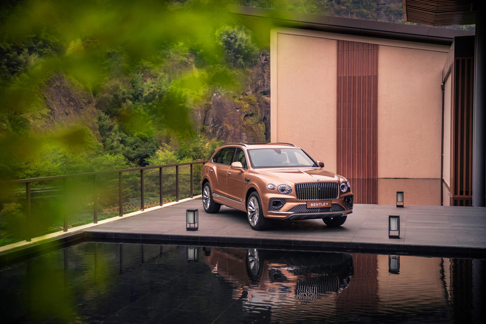 bentley_bentayga_ewb_vn_2022-06.jpg