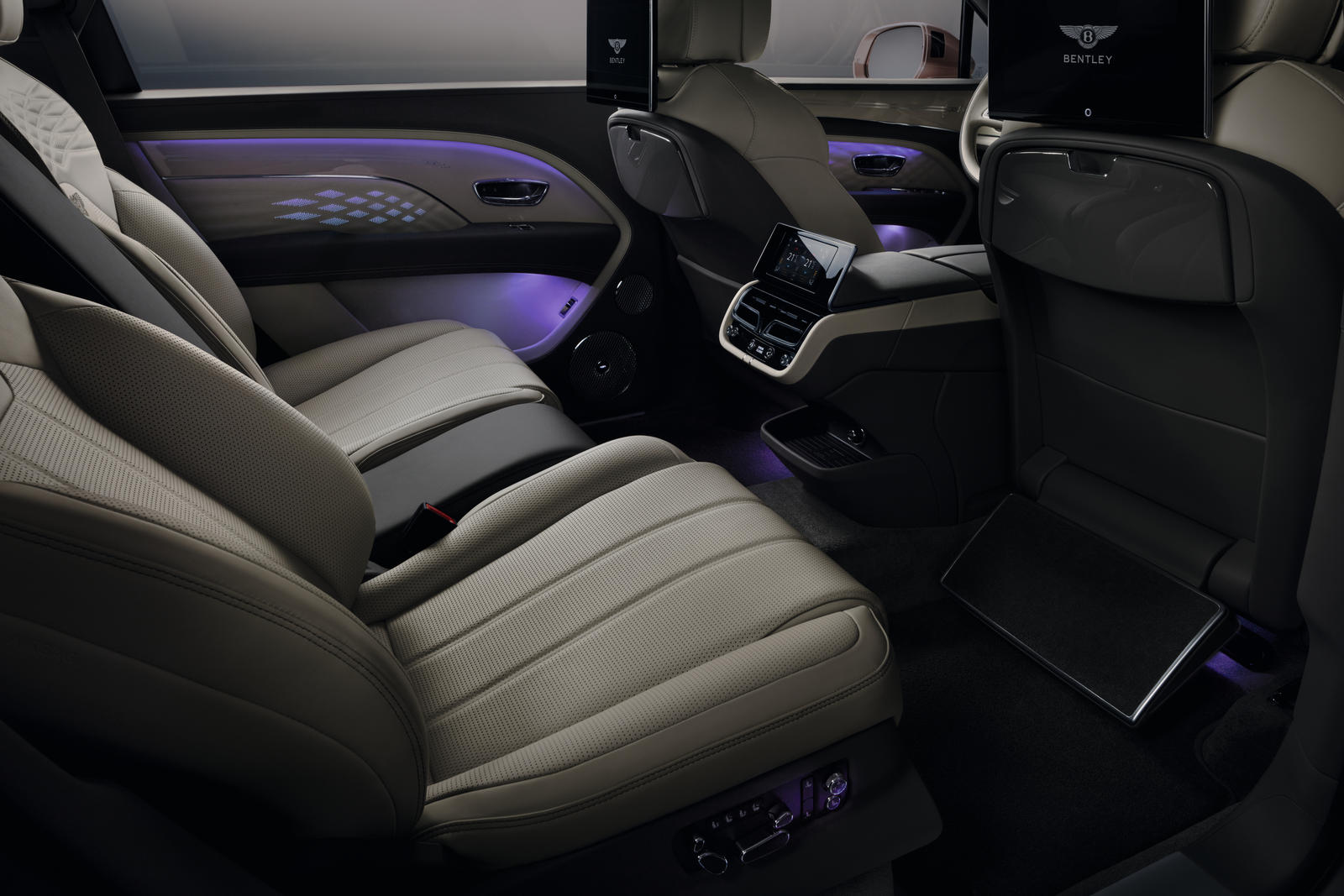 bentley_bentayga_ewb_vn_2022-12.jpg