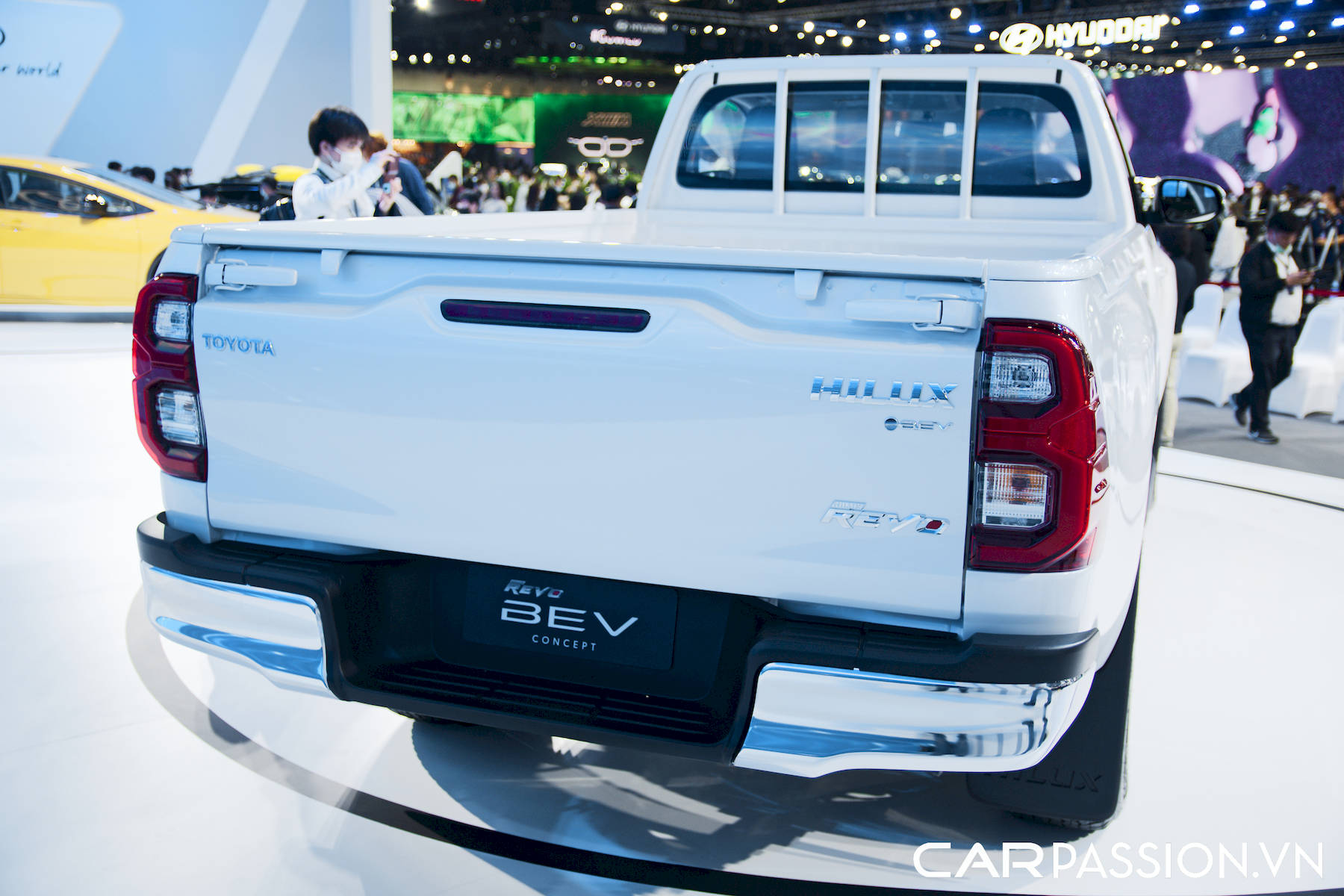 bims2023-toyota-hilux-revo-bev-06-2.jpg