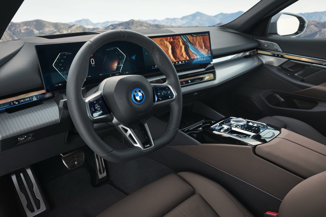 bmw-5-series-anh-3.jpeg