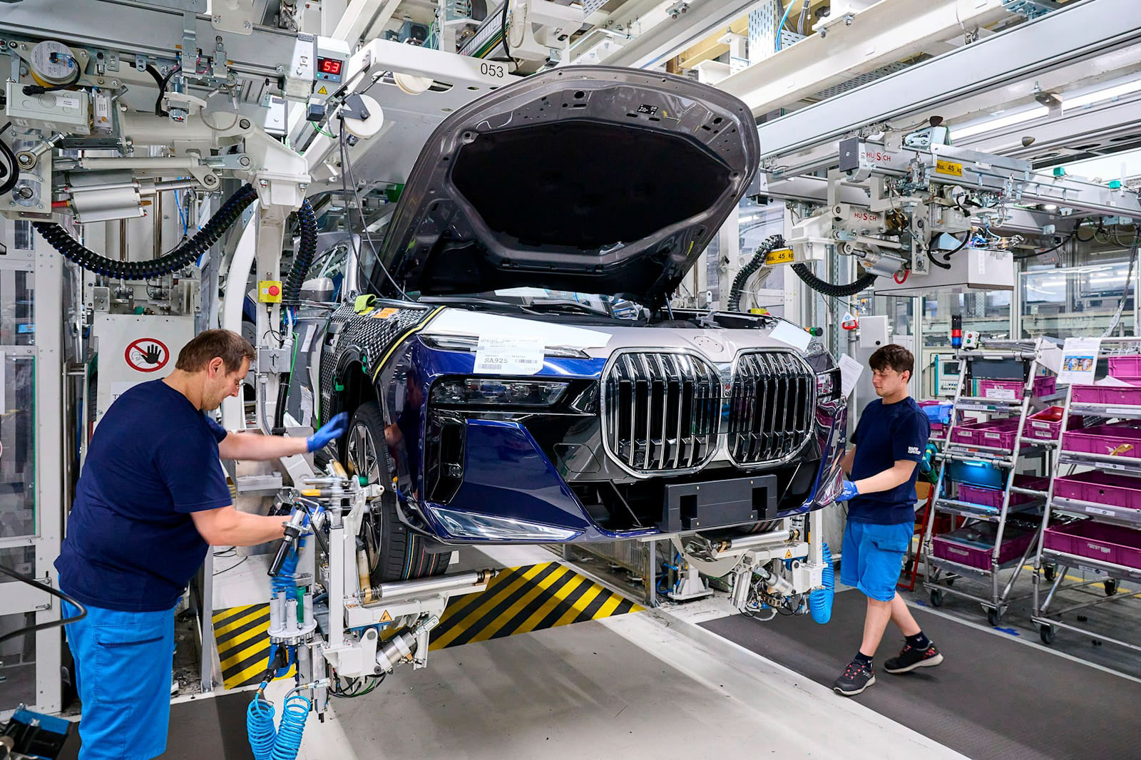 BMW 7 Series (3).JPG