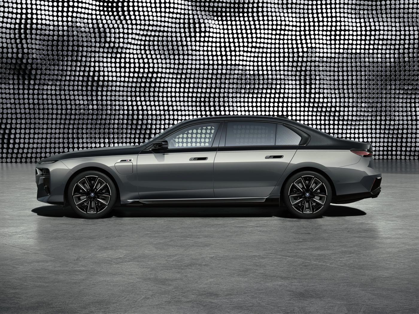 BMW 7 Series M (20)-64.JPG
