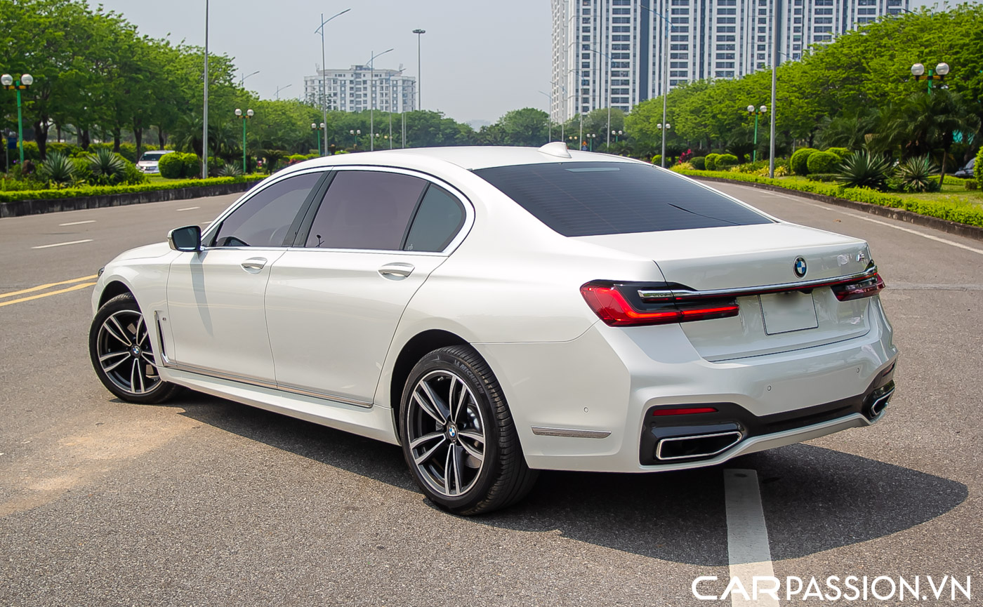BMW 7 Series M Sport (10).JPG
