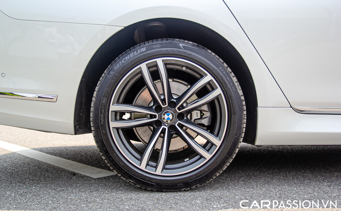 BMW 7 Series M Sport (12).JPG