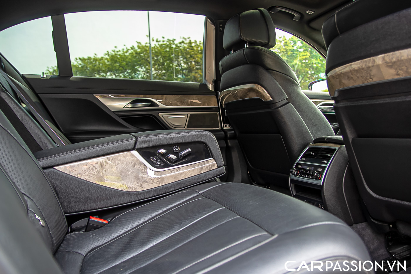 BMW 7 Series M Sport (17).JPG