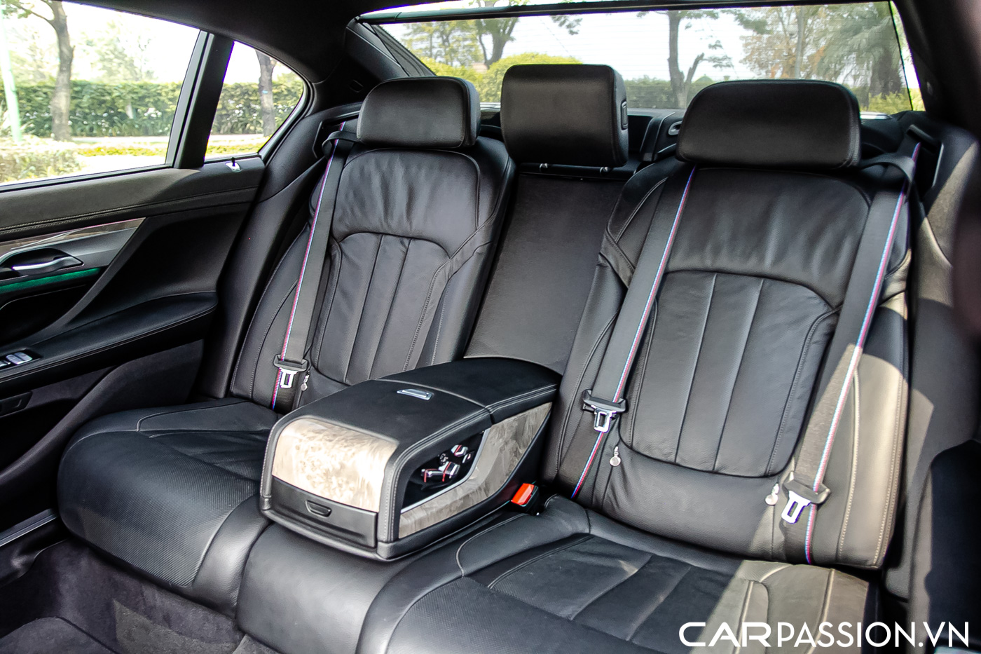 BMW 7 Series M Sport (24).JPG