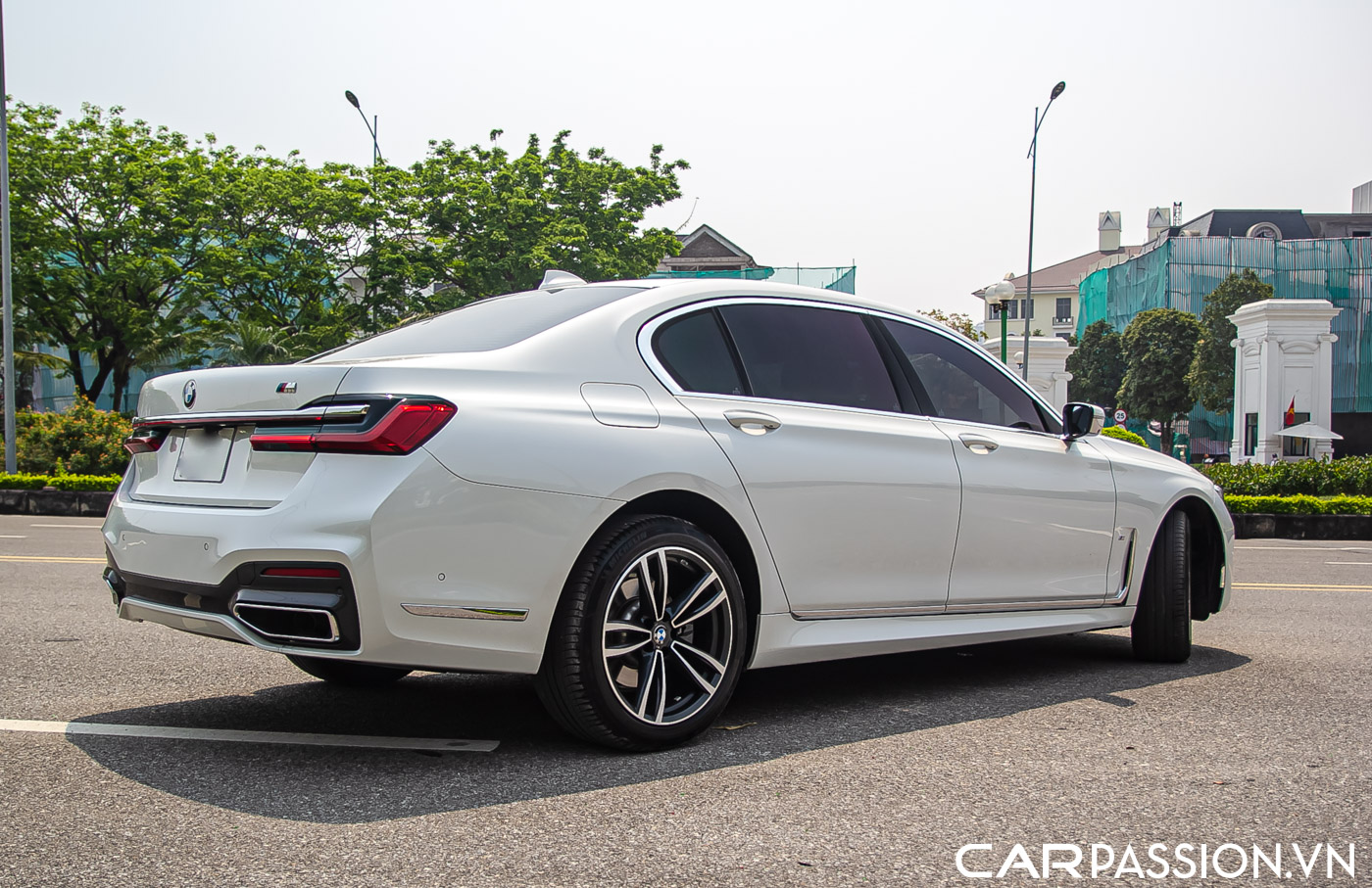 BMW 7 Series M Sport (7).JPG