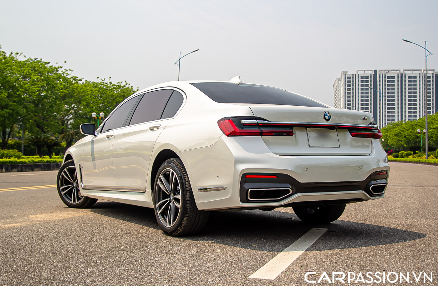 BMW 7 Series M Sport (9).JPG