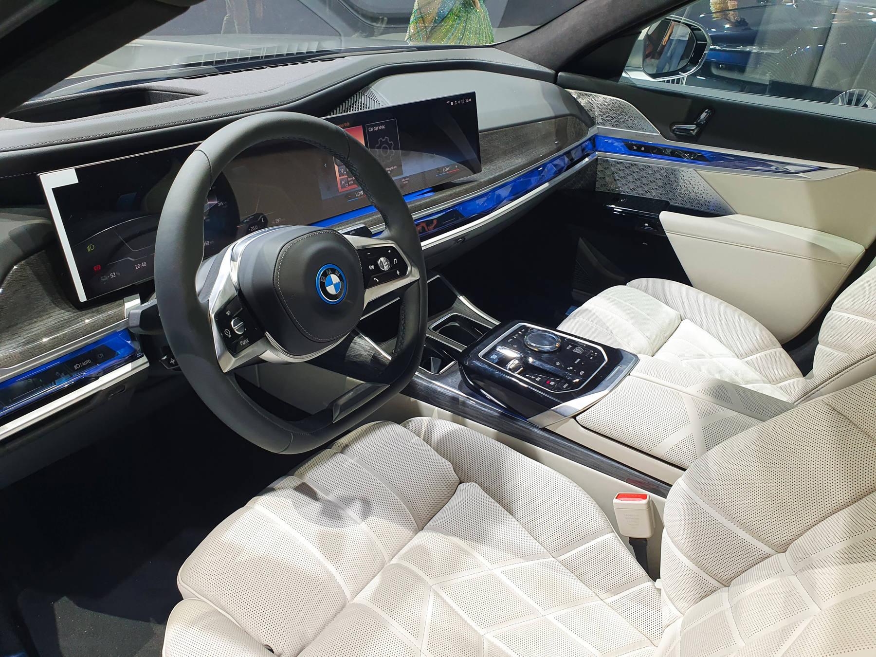 bmw-i7-2023-vn-801.jpg