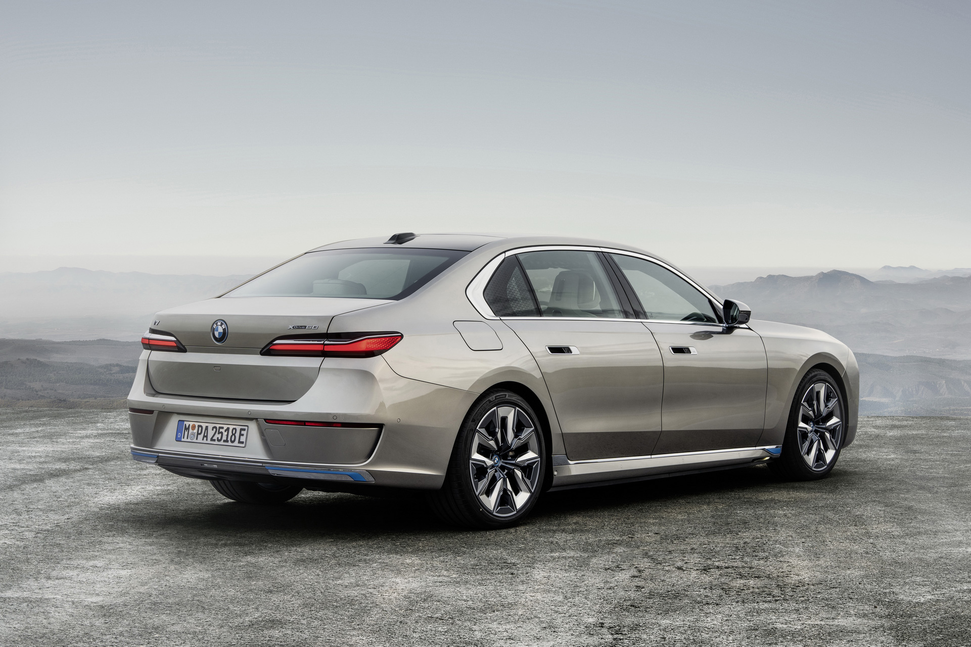 BMW i7 (4).jpg