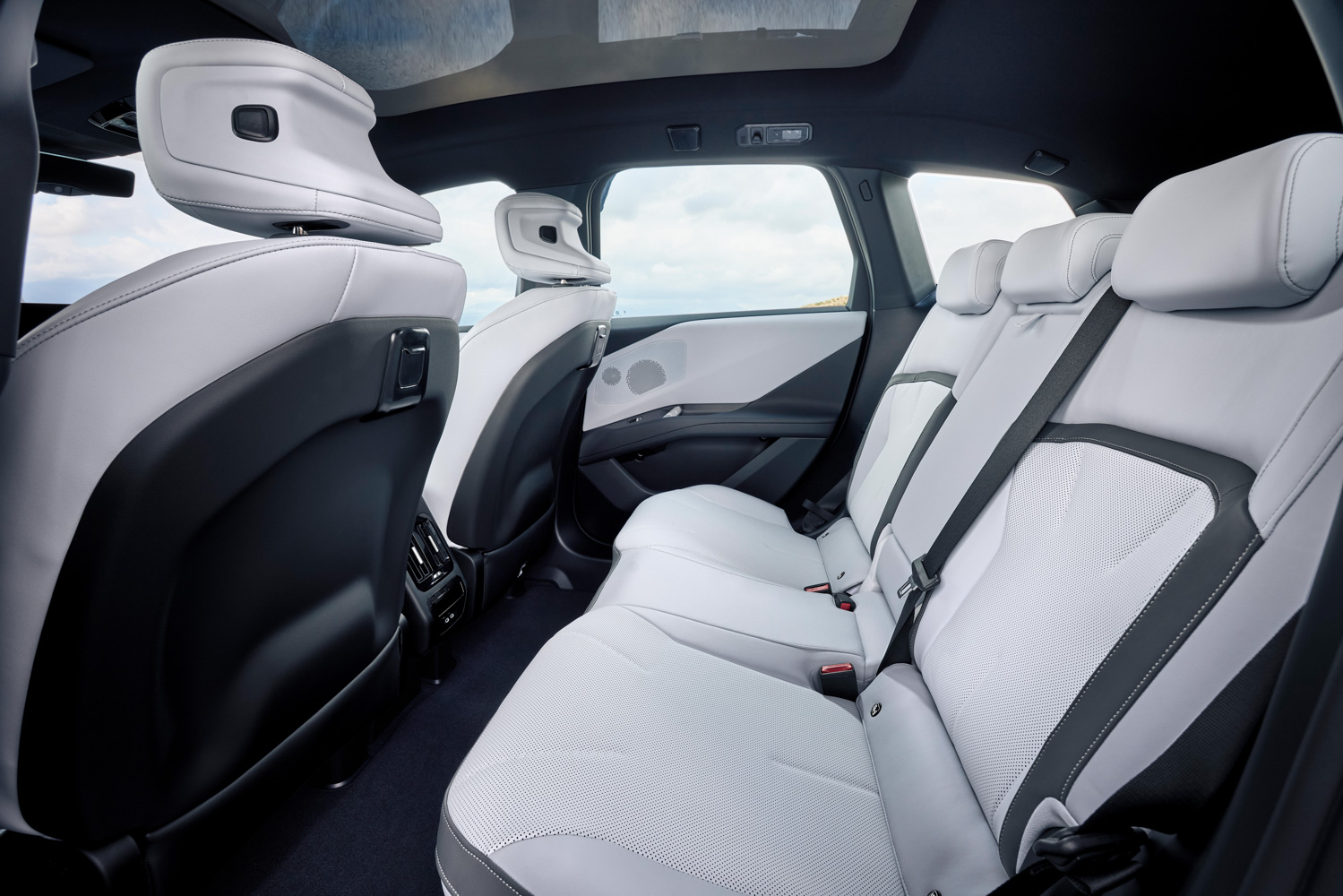 BMW-iX3-50 xDrive-Neue-Klasse-anh-_17.jpg
