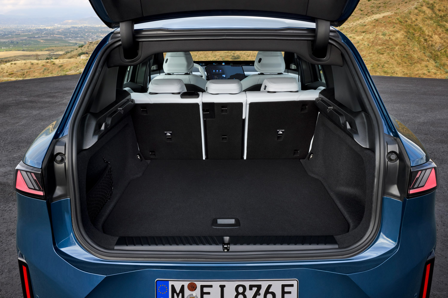 BMW-iX3-50 xDrive-Neue-Klasse-anh-_21.jpg