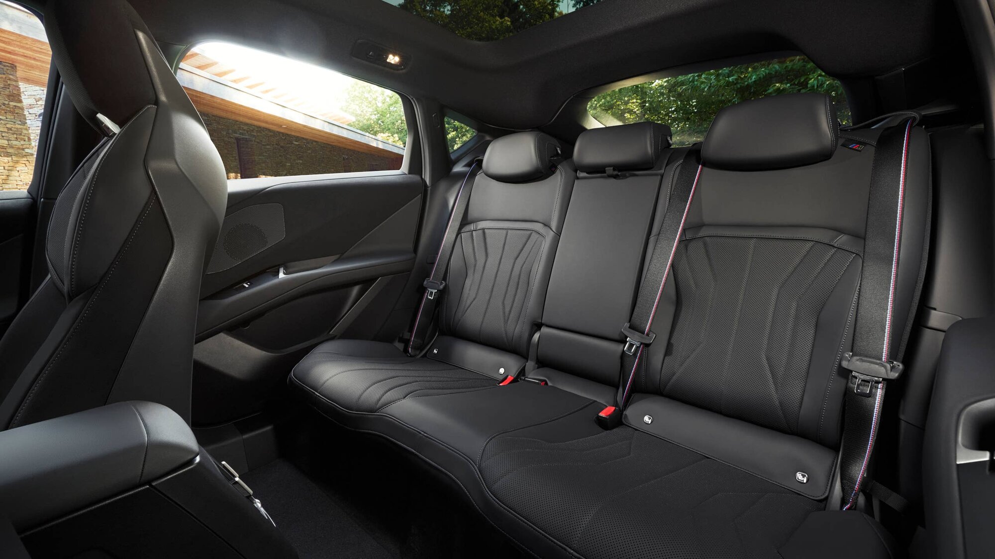 bmw-ix4-12.jpg