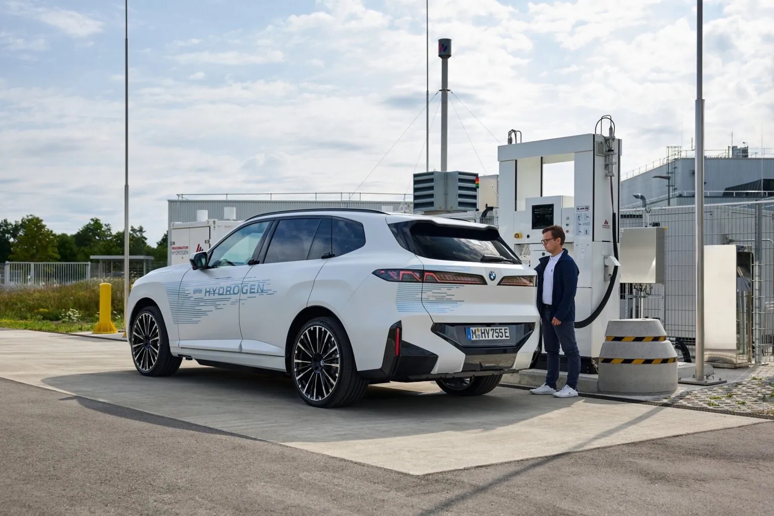 BMW-iX5-Hydrogen-new-11-1536x1024.jpeg