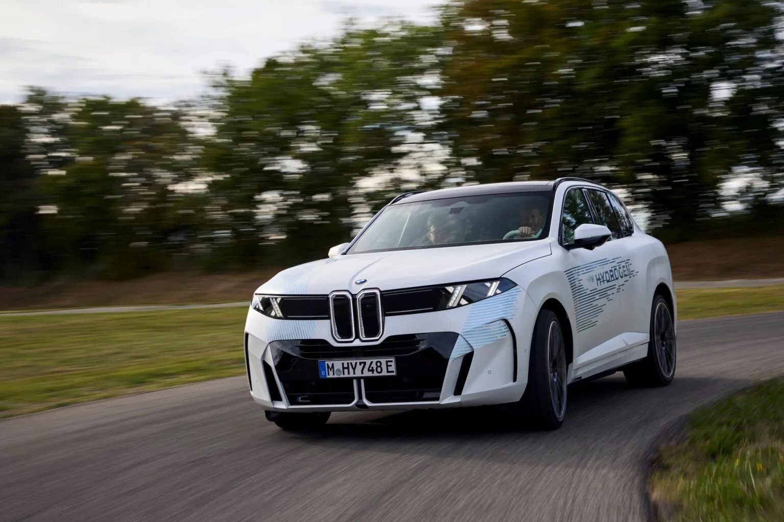 BMW-iX5-Hydrogen-new-30-1536x1024.jpeg