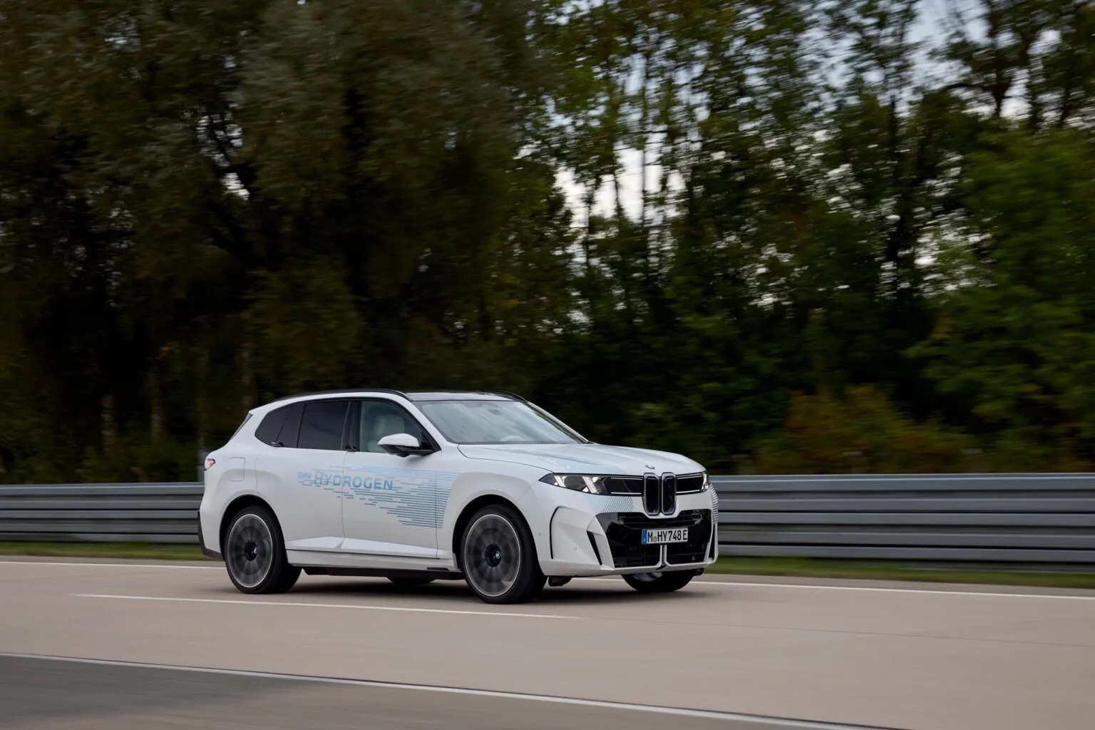 BMW-iX5-Hydrogen-new-32-1536x1024.jpeg