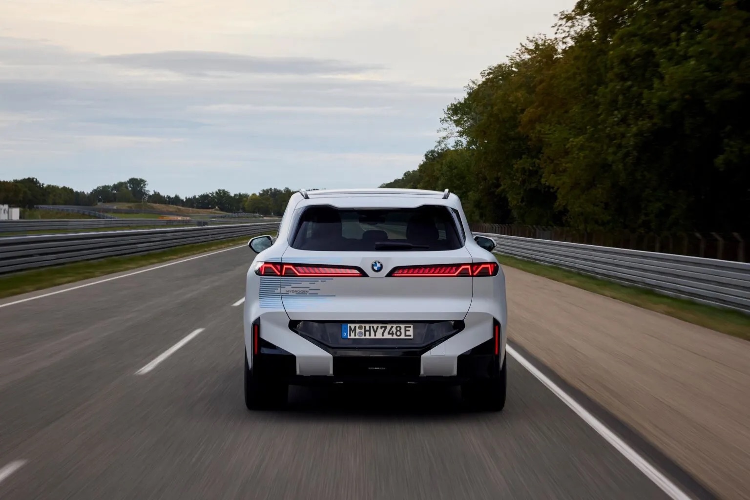 BMW-iX5-Hydrogen-new-35-1536x1024.jpeg
