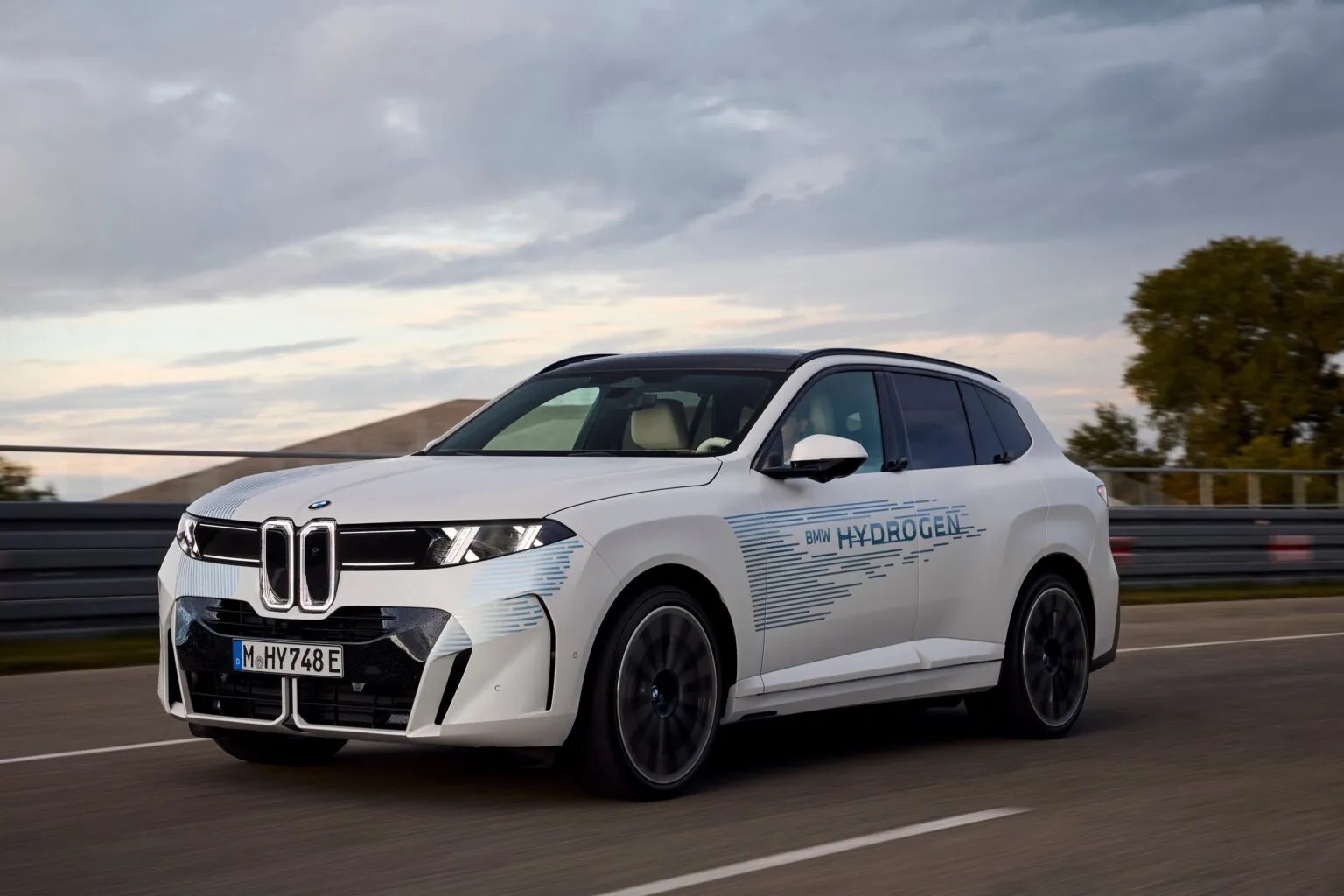 BMW-iX5-Hydrogen-new-37-1536x1024.jpeg