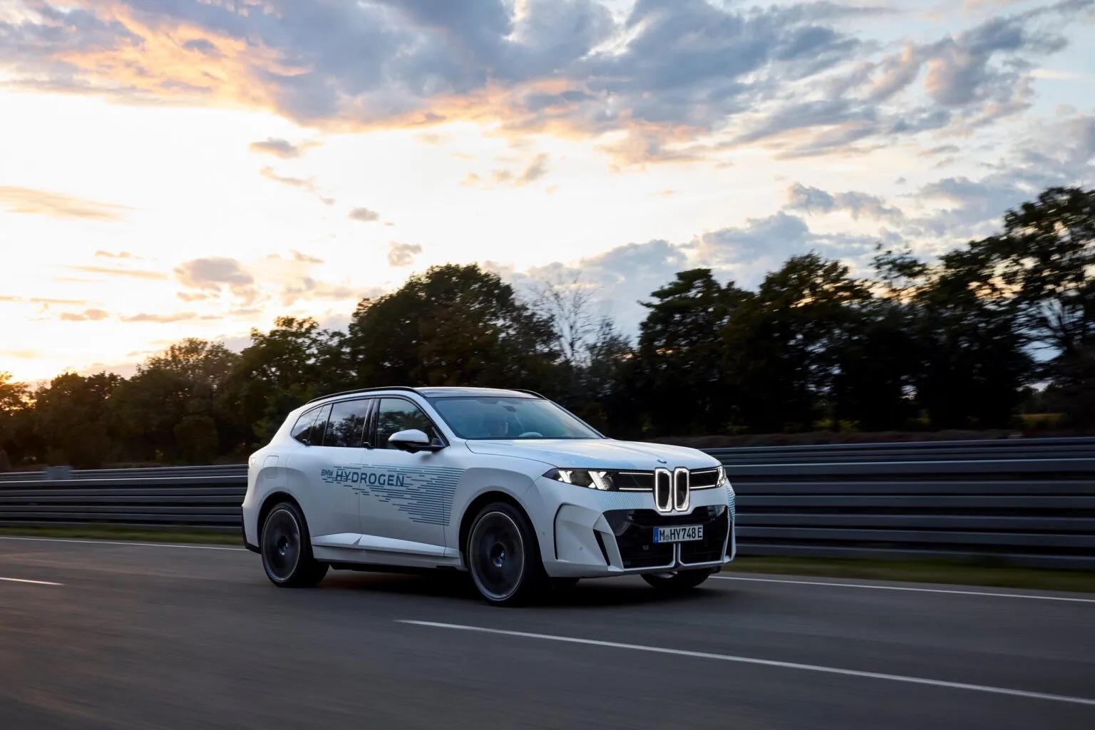 BMW-iX5-Hydrogen-new-46-1536x1024.jpeg