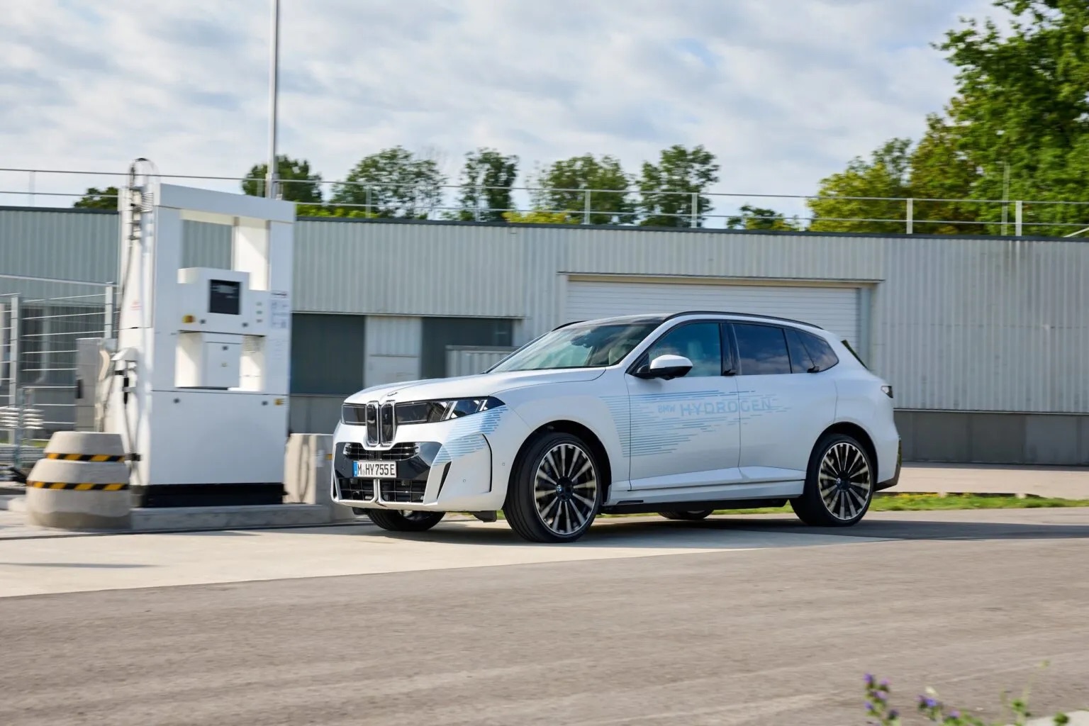 BMW-iX5-Hydrogen-new-6-1536x1024.jpeg