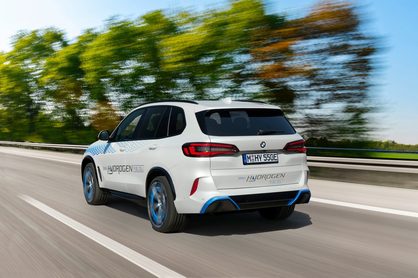 BMW-iX5-Hydrogen-Xe-xanh-than-thien-voi-moi-truong-ma-van-manh-voi-cong-suat-369-ma-luc (1).JPG