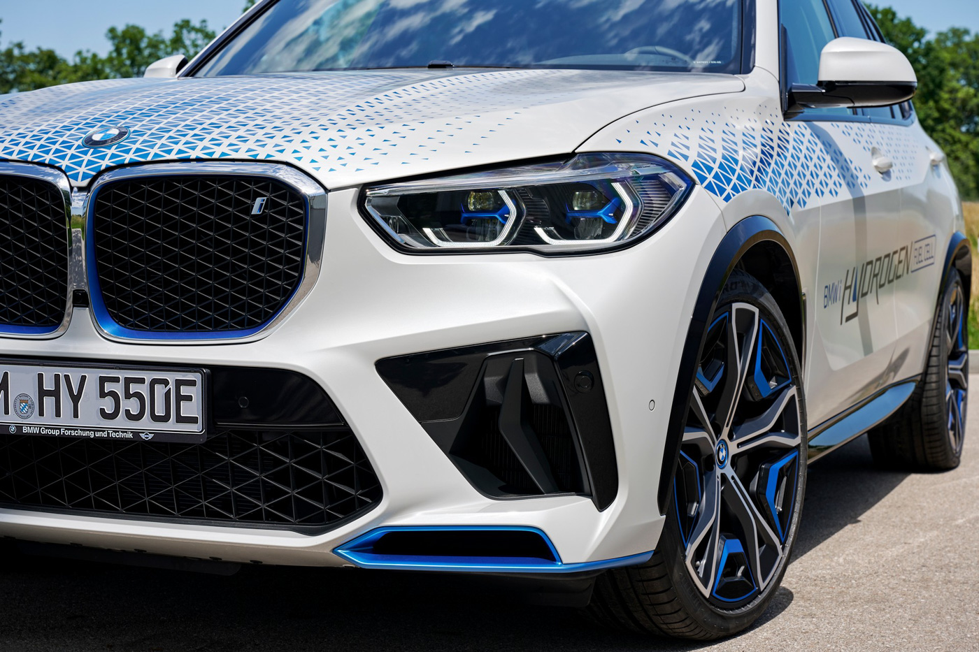 BMW-iX5-Hydrogen-Xe-xanh-than-thien-voi-moi-truong-ma-van-manh-voi-cong-suat-369-ma-luc (15).JPG