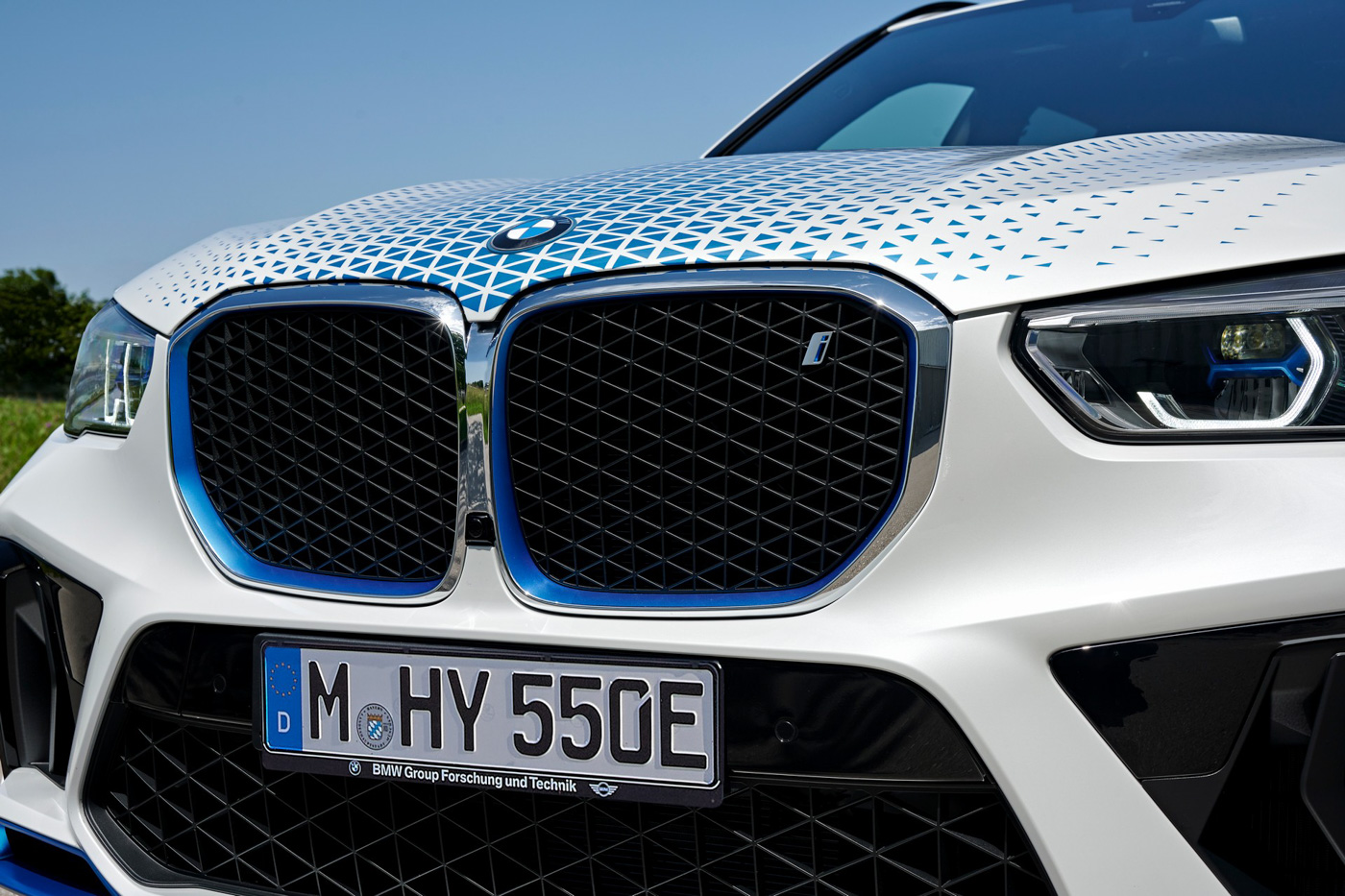 BMW-iX5-Hydrogen-Xe-xanh-than-thien-voi-moi-truong-ma-van-manh-voi-cong-suat-369-ma-luc (16).JPG