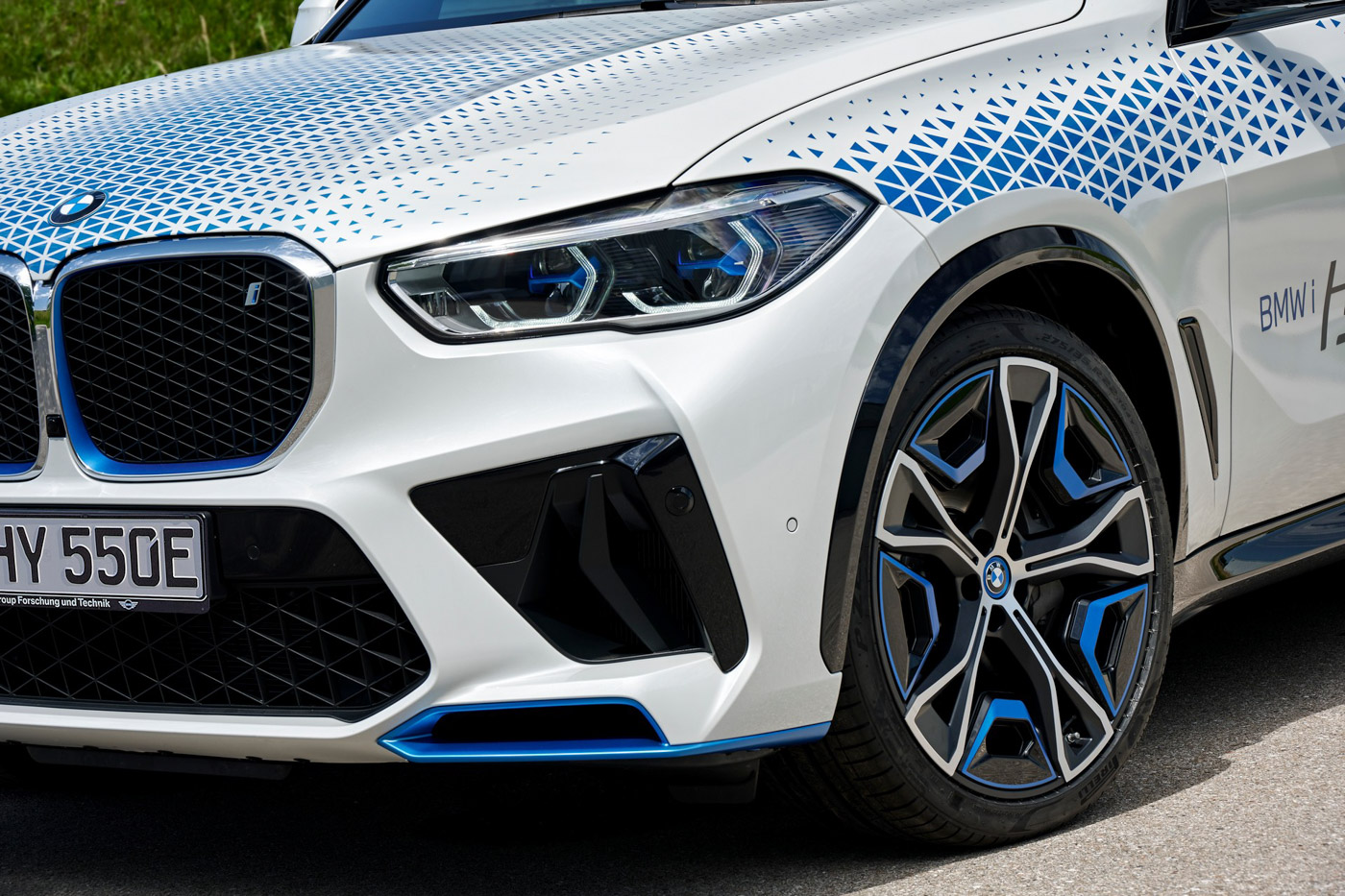 BMW-iX5-Hydrogen-Xe-xanh-than-thien-voi-moi-truong-ma-van-manh-voi-cong-suat-369-ma-luc (17).JPG