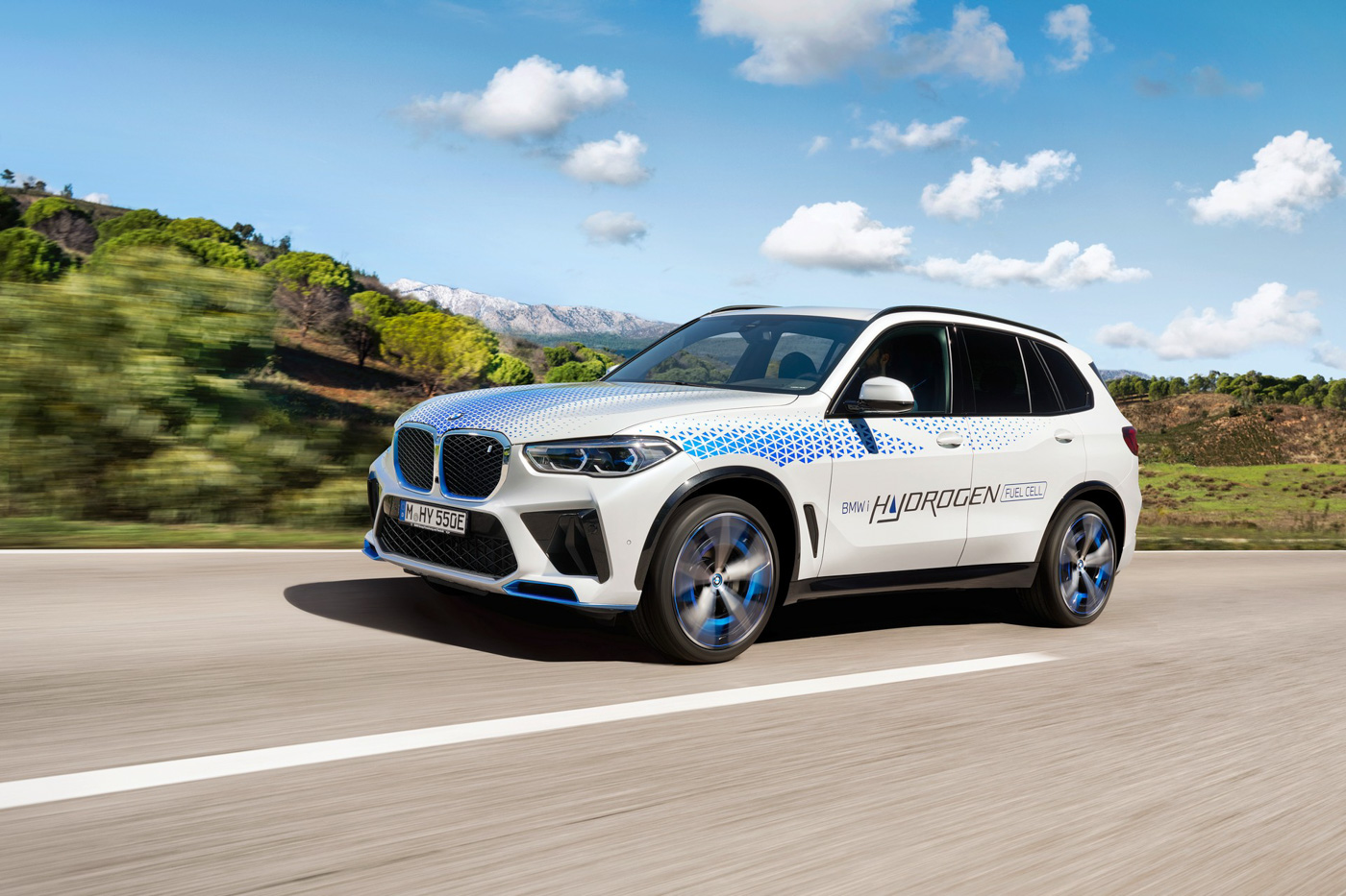 BMW-iX5-Hydrogen-Xe-xanh-than-thien-voi-moi-truong-ma-van-manh-voi-cong-suat-369-ma-luc (18).JPG