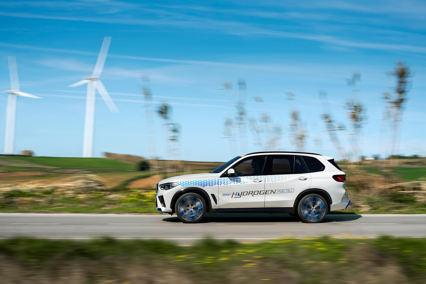 BMW-iX5-Hydrogen-Xe-xanh-than-thien-voi-moi-truong-ma-van-manh-voi-cong-suat-369-ma-luc (19).JPG