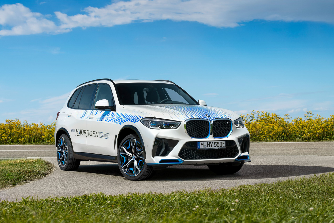 BMW-iX5-Hydrogen-Xe-xanh-than-thien-voi-moi-truong-ma-van-manh-voi-cong-suat-369-ma-luc (2).JPG